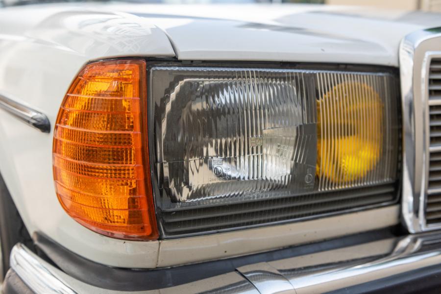 Детали экстерьера Mercedes-Benz 280 CE (C123) 1978 года  (EU) (фото 9 из 133)